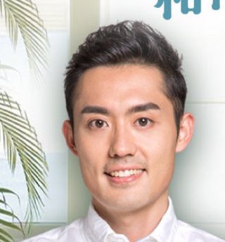 主持人刘阳在家健身的n种方式因为疫情宅在家的日子最重要的就是保持