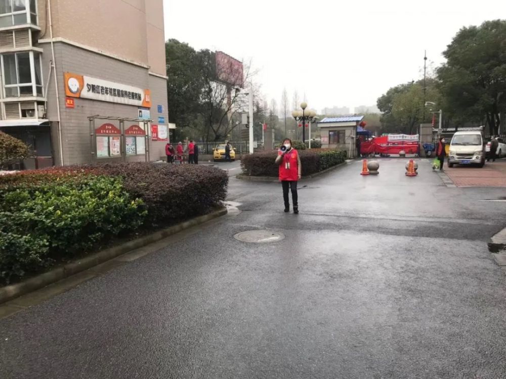 同心抗疫 为爱护航,爱心志愿者助力江阴夕阳红公寓住户申领锡康码