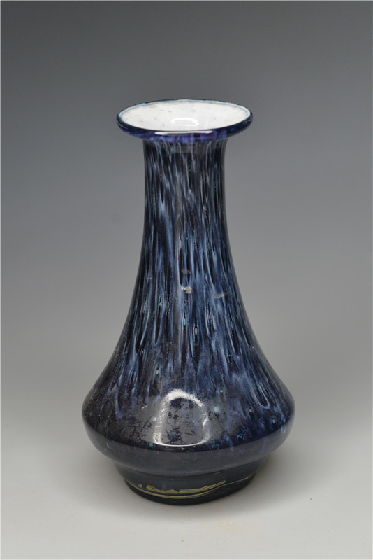 80年代玻璃花瓶是否有收藏价值?艺术品价格如此低廉