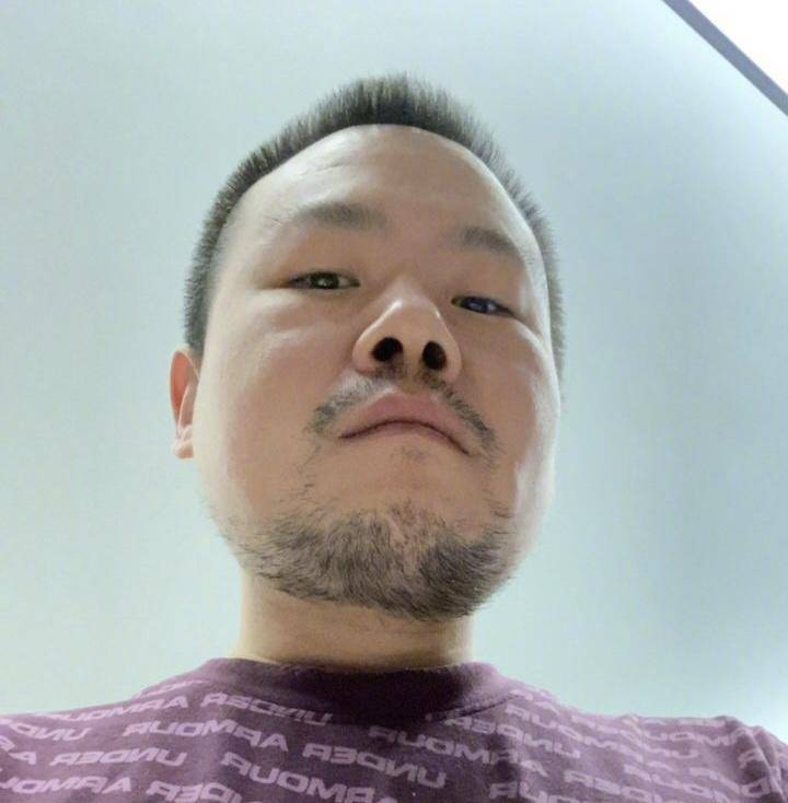 男星宅家太真实吴磊调侃自己像野人岳云鹏满脸胡茬完全认不出