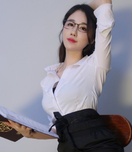 想看轩子巨2兔职业装?当她变身职场达人,黑裙黑袜搭配太成功_腾讯新闻