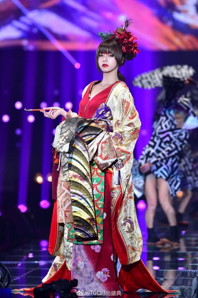 日本杂志模特时期的 anglababy 在 2009 年为 tgc 的走秀模特