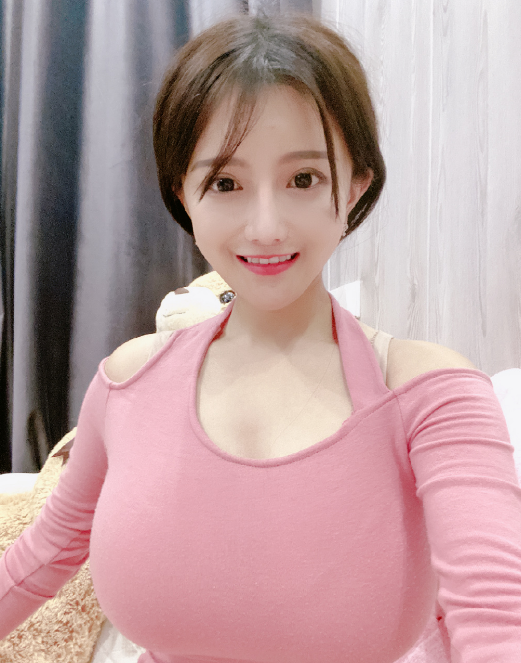 虎牙女主播古阿扎又出事,摄像头美颜出问题,粉丝感觉被骗!