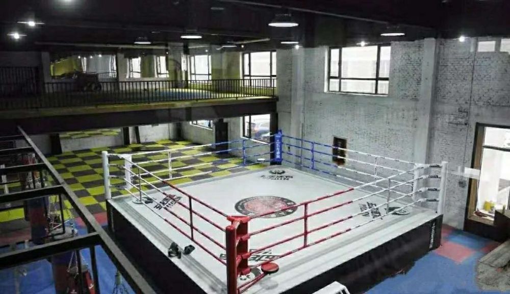 致敬最美逆行者!