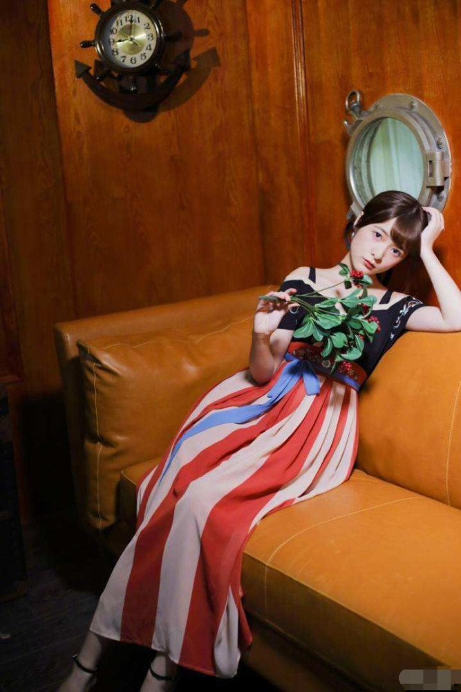 周星驰义女周小狄长大了一袭汉服穿出高级感了