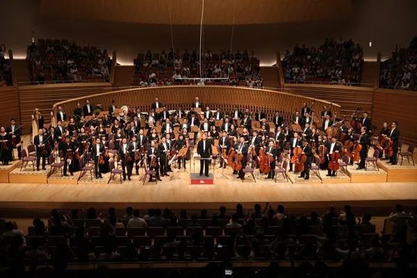 演出剧场方面,三得利音乐厅,东京新国立剧场,二期会等均取消了大量