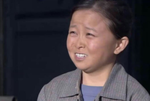 还记得樱桃红里的侏儒妈妈吗拍完戏后销声匿迹她现在成了这样