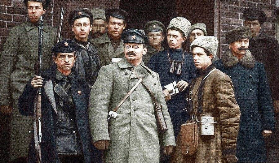 苏德本来有和平条约德国却突然闪电进攻德国找的什么理由