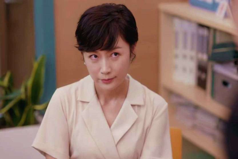 代乐乐在剧中饰演的赵小姐,一切以老公的需求优先,做事有点优柔寡断