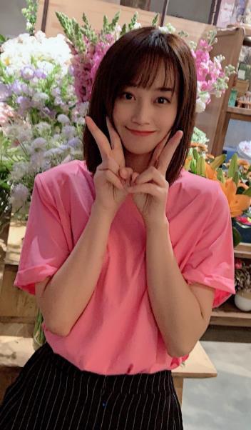 欧洲人化起欧美风的妆容