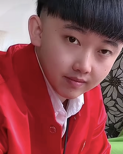 次惑小仙女抛弃佳帅,不承认和四川可乐在一起,称呼却暴露两人关系