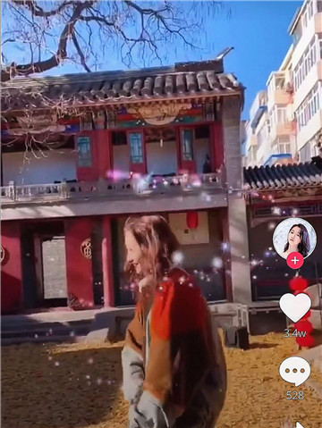 关晓彤晒日常视频却暴露家中四合院模样京城格格不是吹的