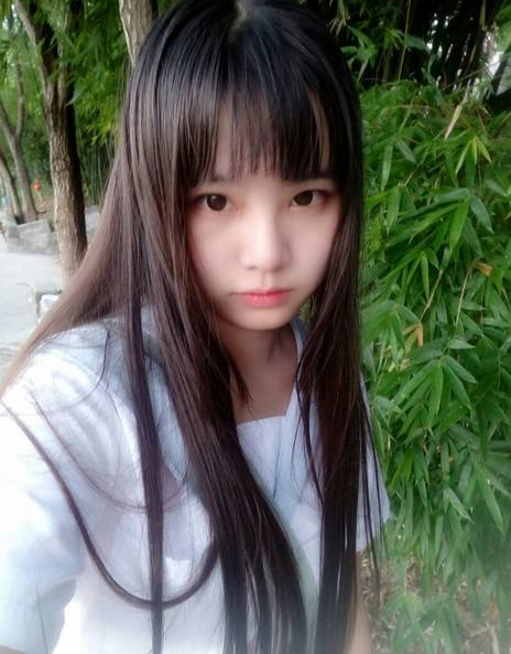 火线妹究竟长什么模样?看到她"走红前"旧照,确定同一个人吗?