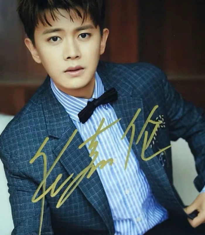 鹿晗的签名照,宋威龙的签名照,任嘉伦的签名照,看到最后:想买