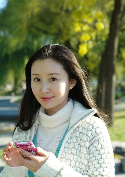 舒畅和刘亦菲关系好,作为妈妈的刘晓丽看在眼里,所以对舒畅也格外用心