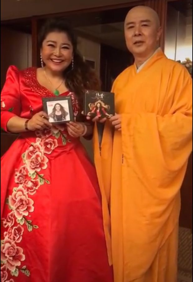 62岁唐僧徐少华穿僧袍推荐专辑面露苦色靠走穴为生