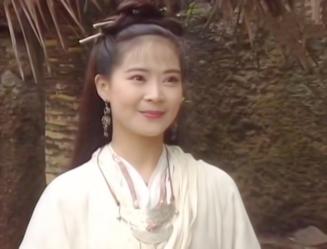 24年前的古装剧女主为了复活破坏了男主和女二的婚事