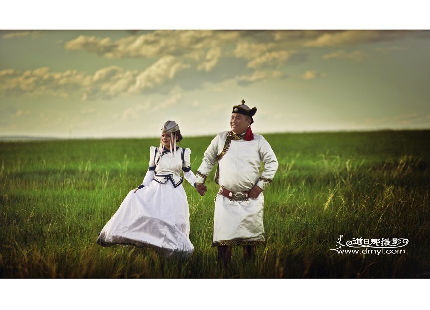 这些蒙古情侣秀恩爱美翻了