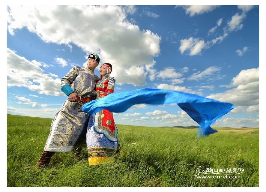 这些蒙古情侣秀恩爱美翻了