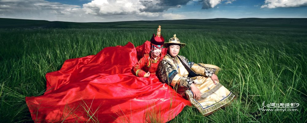 这些蒙古情侣秀恩爱美翻了