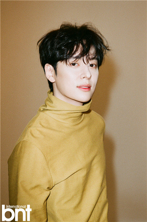 当记者问到对于solo活动后的变化时,金东玄表示:"