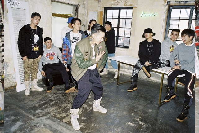 李夏怡签约嘻哈厂牌aomg将是双赢的结果