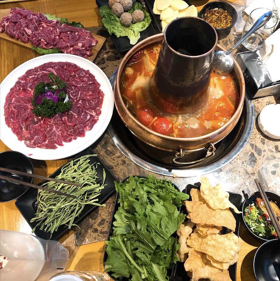 那我一定要左手一把小肉串, 右手握着小啤酒, 从远大美食城逛吃到