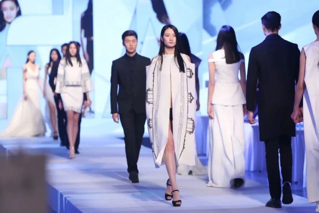 4月2日开课 新面孔艺术高考培训 服装表演专业