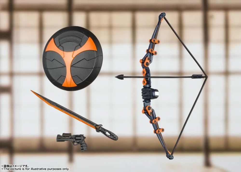 还出现了手枪,长剑和黑豹的爪子,甚至后面背负的好像是猎鹰的飞行器