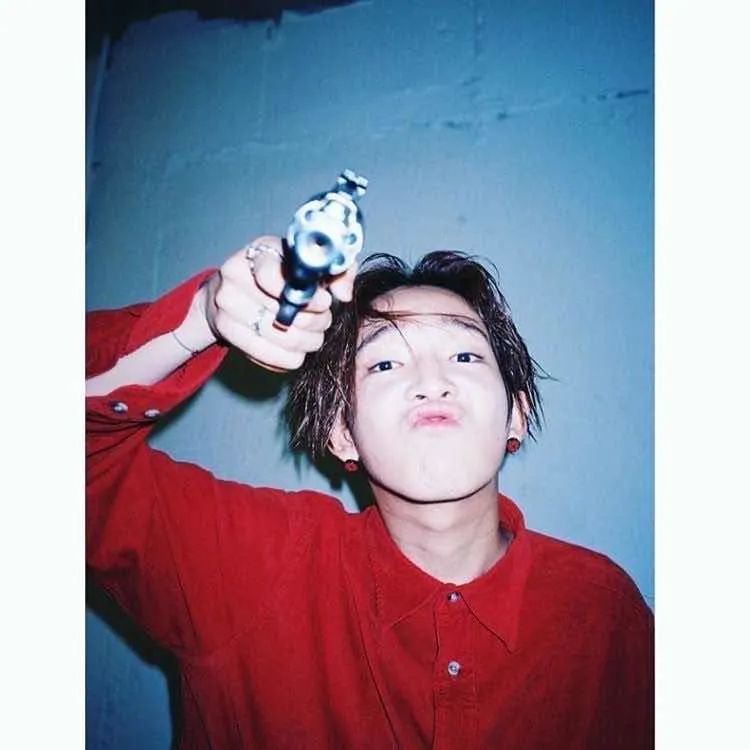 一天12片精神药直播抽烟下跪还要枪退出winner后的南太铉到底怎么了