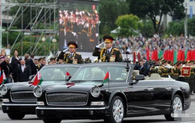 阅兵为什么有三辆车(阅兵检阅车为什么有三个)