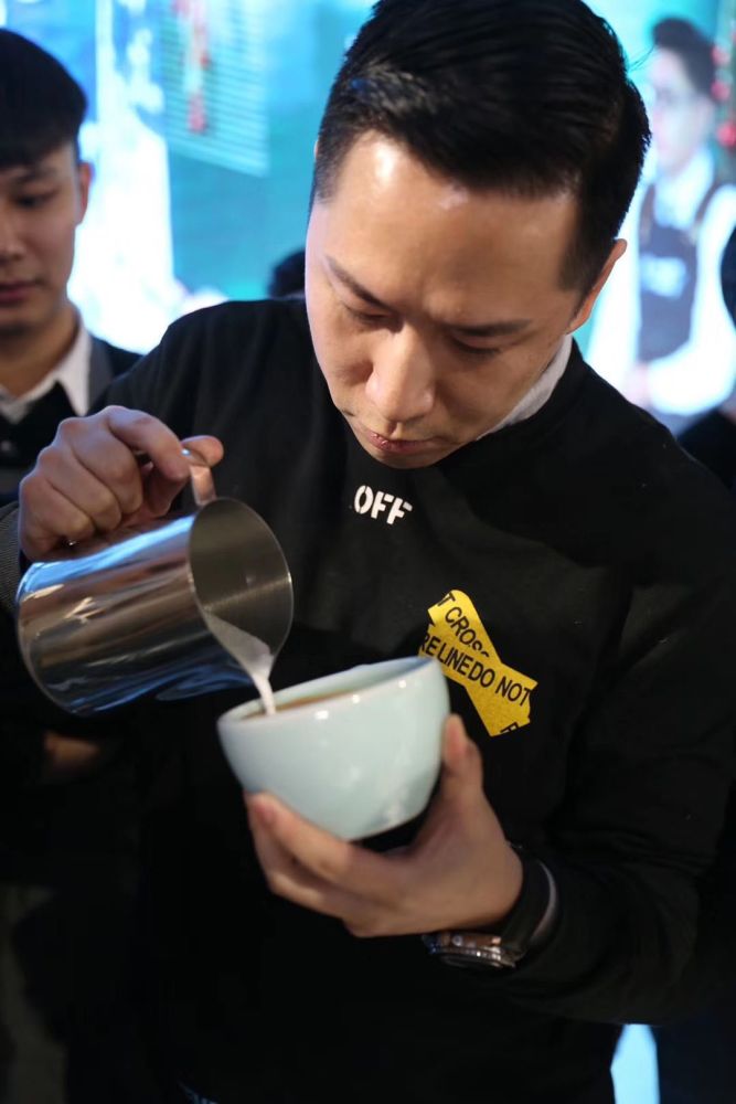 专访李春华:因热爱咖啡拉花而玩转粉丝经济!_腾讯新闻