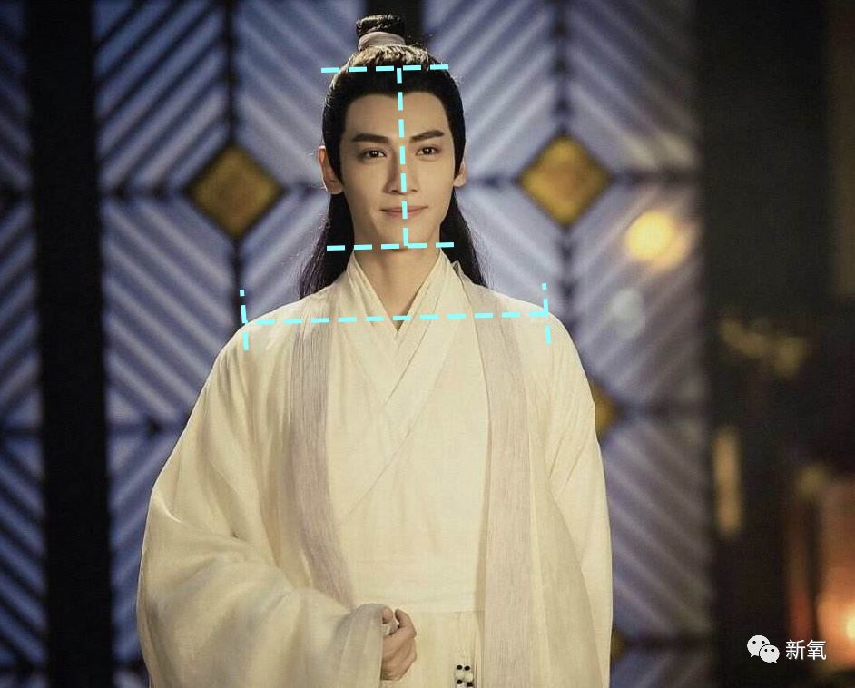 世纪神颜巅峰同框竟因肩不够宽头不够大输了