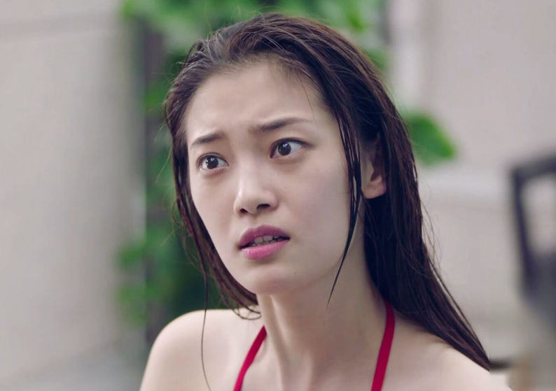 在《完美关系》中,田依桐饰演的邦尼这个角色是一个泼辣勇敢,交友