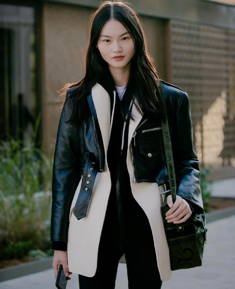 赢过刘雯的高级厌世脸95后国模贺聪火了简约风穿搭深得人心