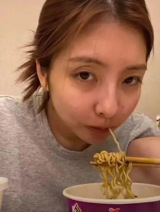 王思聪最丑前女友豆得儿颜值突变胖一大圈满脸痘痘如被毁容