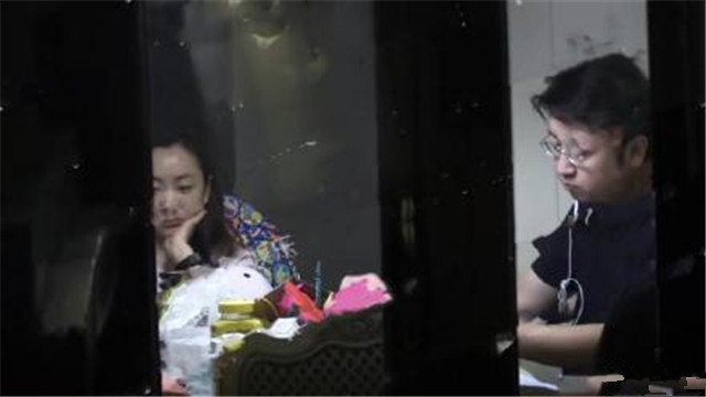 杨蓉在家被偷拍与男子共进晚餐疑有恋情，经纪公司发声明：已报案（组图） - 2