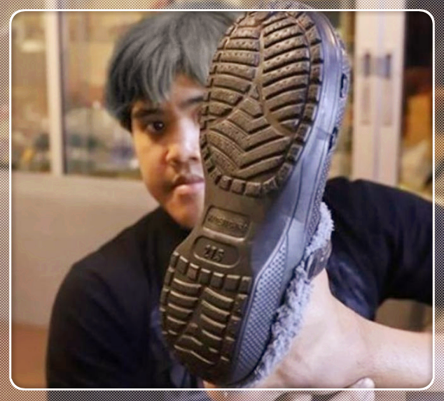 泰国小哥"灵魂cos"上线,竟用拖鞋打脸,网友:这是啥操作?