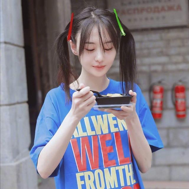 郑爽豪宅罕见曝光院子铺满彩灯星月交织不愧是小仙女住的地方