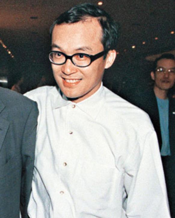 罗家驹香港针织大王罗定邦在1996年离世,留下了数十亿的遗产,这些遗产