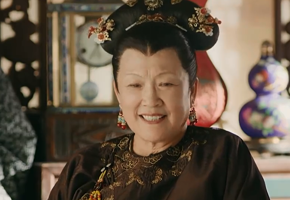 当皇上告诉他阿玛也贿赂的时候,他为了不破坏自己在后宫中的深明大义