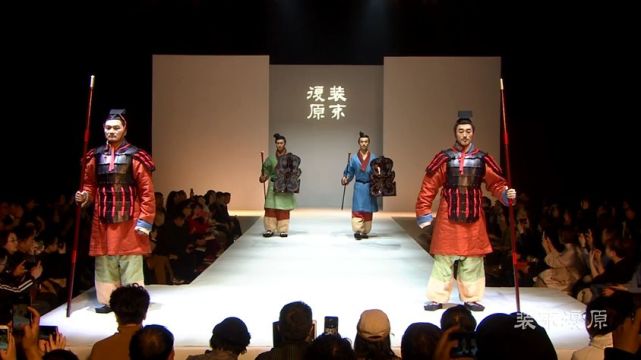 举办,和大家常见的时尚走秀不同的是,这场秀,将中国历代服饰搬上了t台