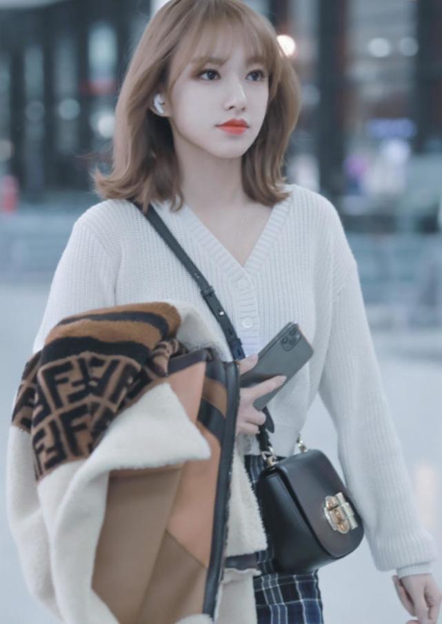 《终极高手》程潇又美了,造型精致又时尚,剪了短发后气质更惊艳_腾讯