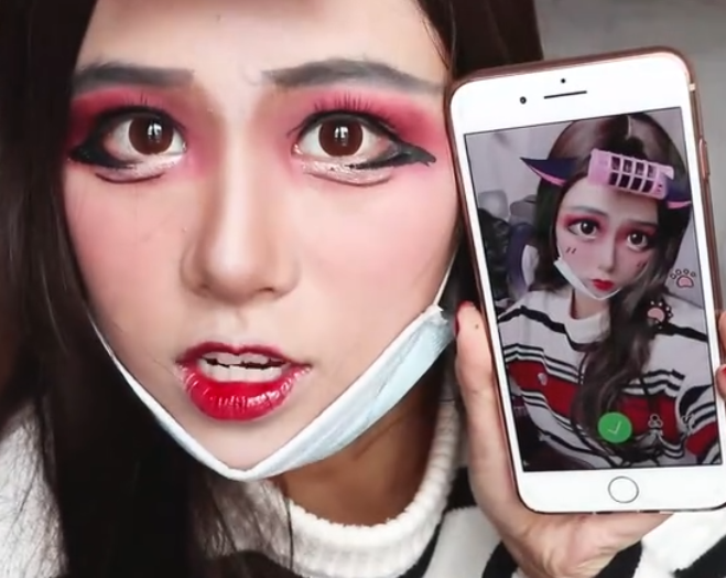 眼镜妹脸上画"社会妆",本以为开玩笑,看到成品:小姐姐网恋吗?