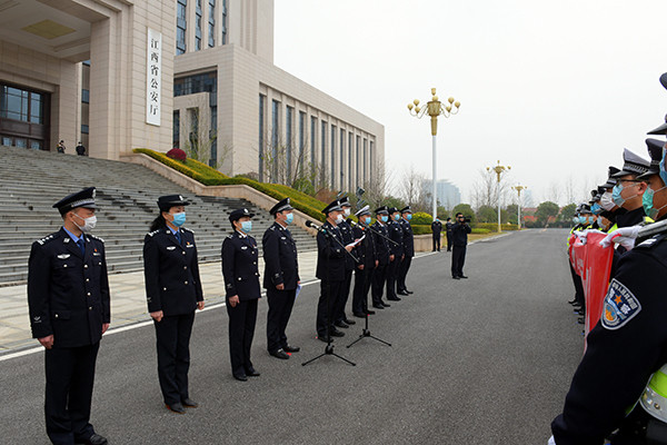 江西省公安厅抽调100名民警奔赴一线共同战"疫"