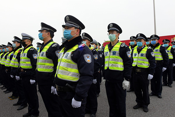 江西省公安厅抽调100名民警奔赴一线共同战疫