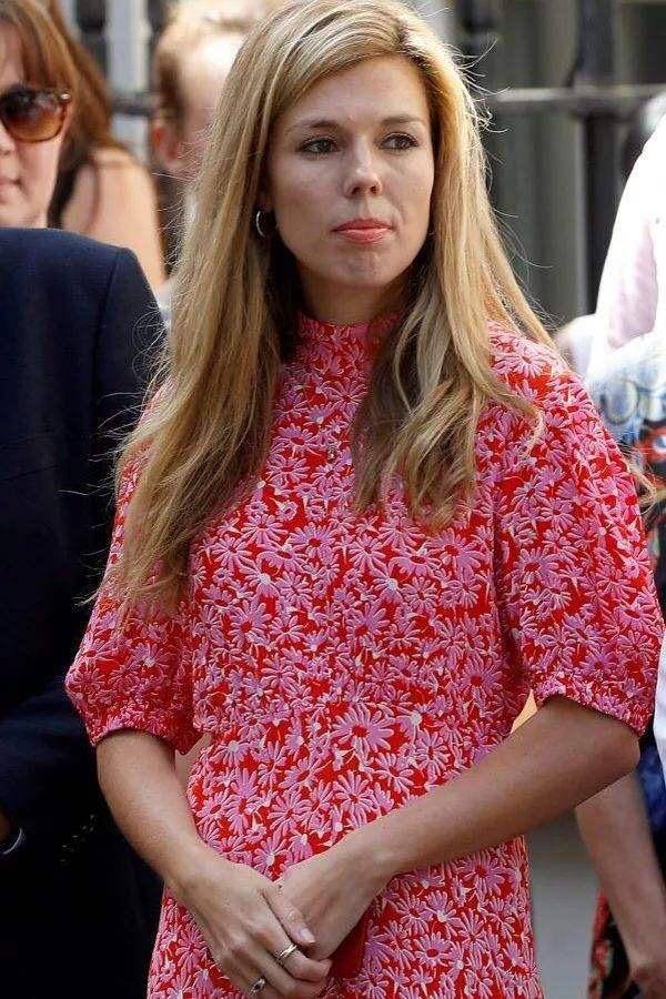 凯特王妃"强敌"来了,32岁英国第一夫人风头劲,无奈龅牙煞风景