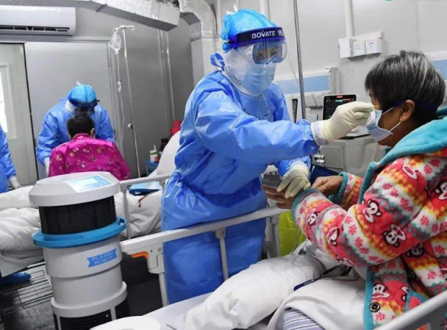 自从疫情发生后,黄怀玉便一直在抗疫前线奔波着,几乎