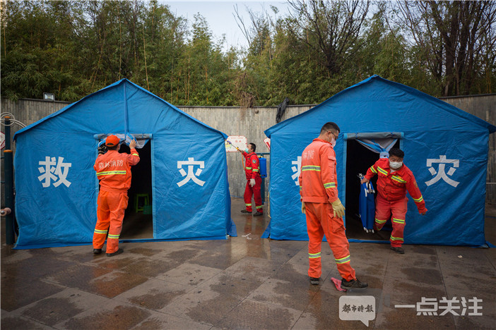 西山区尚领明珠小区解除封闭隔离住户走出家门闻花香看蓝天