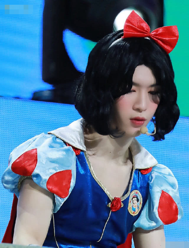 范丞丞穿女装扮白雪公主比范冰冰还要美艳